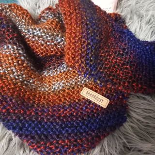 O víkendu mě zmizely všechny pletené šátky a tak jsem honem nahodila na další. 🧶 Tento fialovo hnědý je menší, 200g, ale...