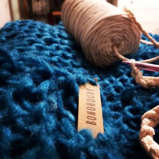 Háčkovaný svícen si můžete jednoduše vyrobit sami doma. Stačí k tomu háček, bavlněná šňůra a jakákoliv sklenička třeba od...